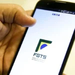 O Saque-Aniversário do FGTS, instituído pela Lei 13.932/19, permite ao trabalhador realizar o saque de parte do saldo de sua conta do FGTS, anualmente, no mês de seu aniversário.
